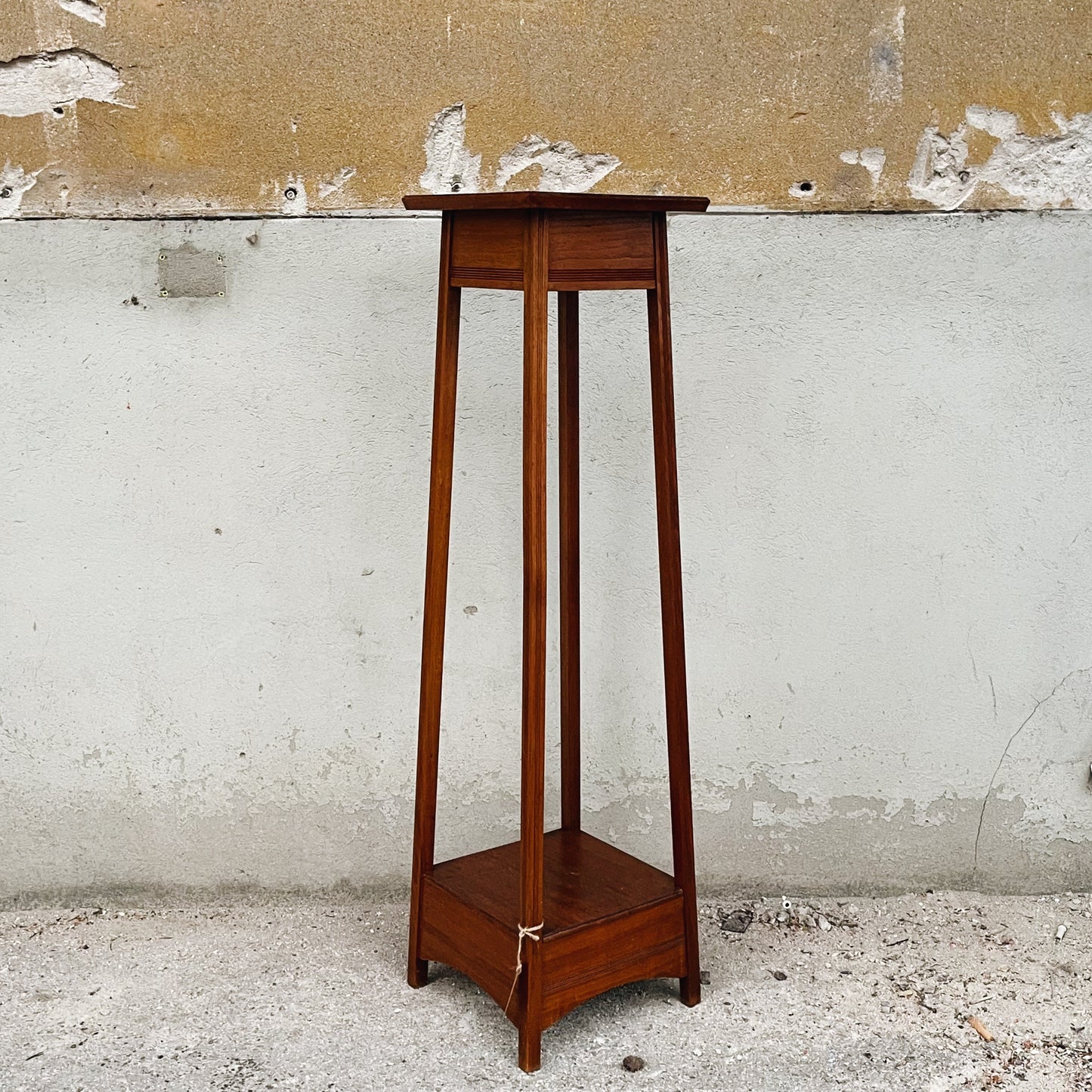 Antique Jugend Pedestal
