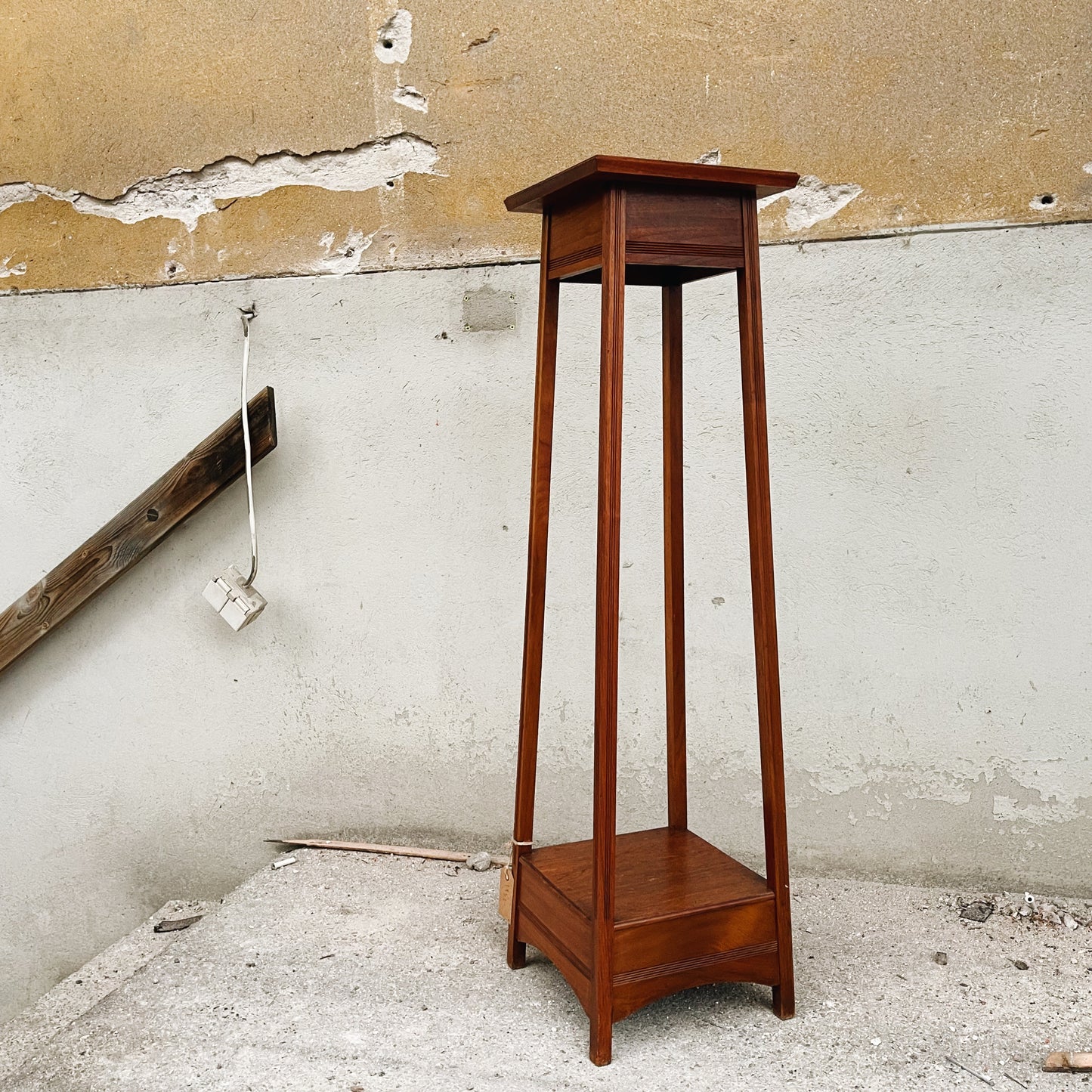 Antique Jugend Pedestal