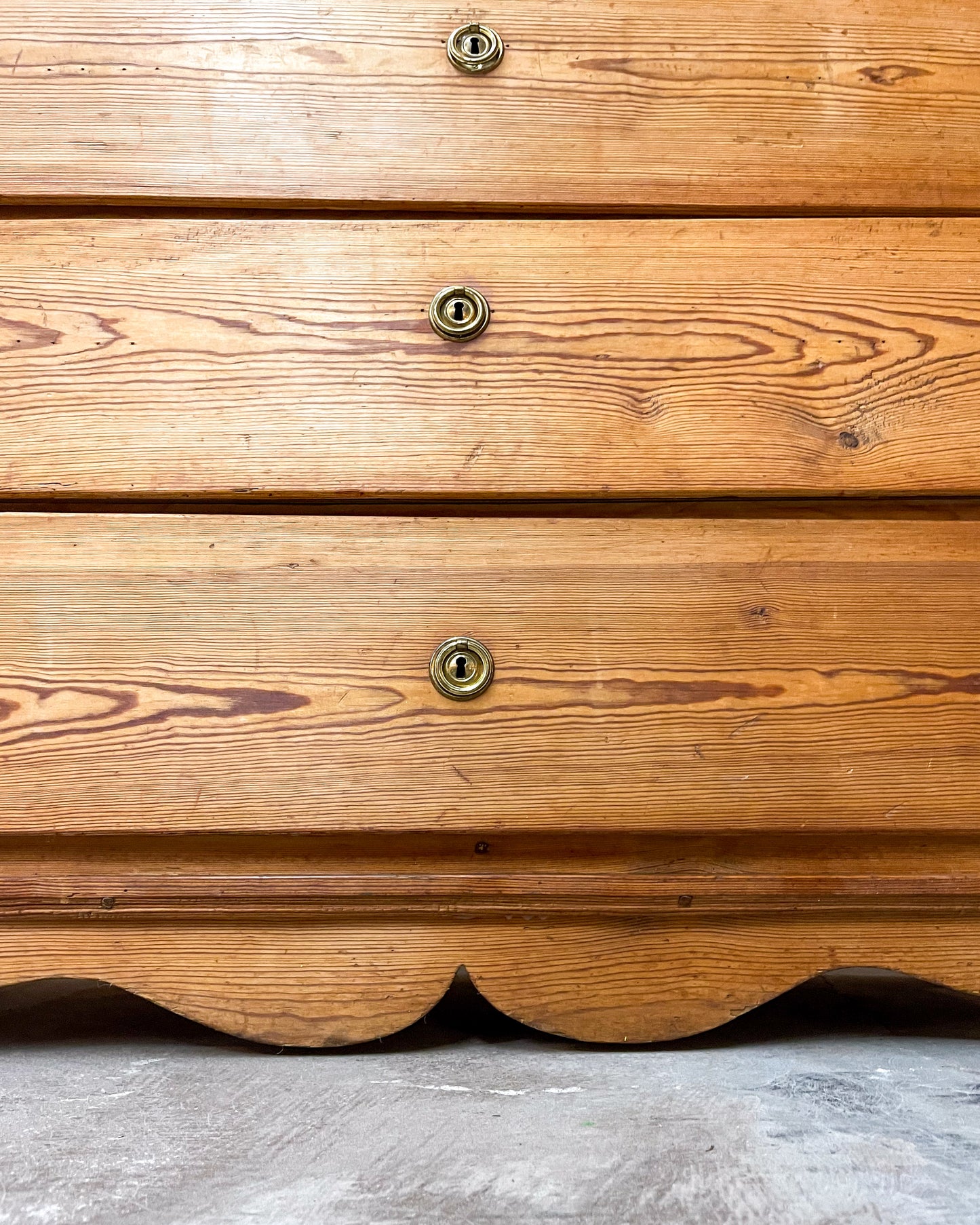 Mansion Carpentry Chest of Drawers
