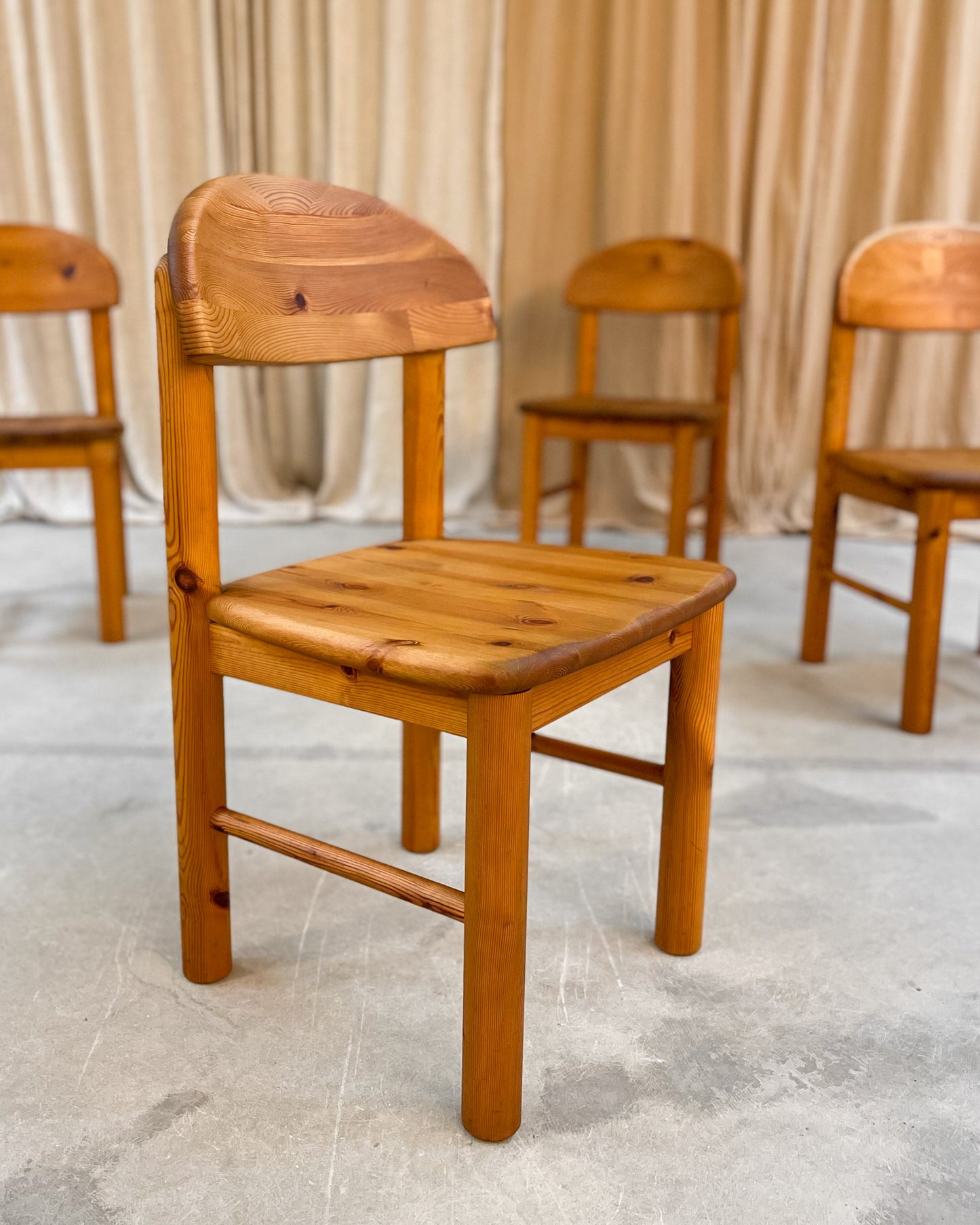 Daumiller Style Dining Set