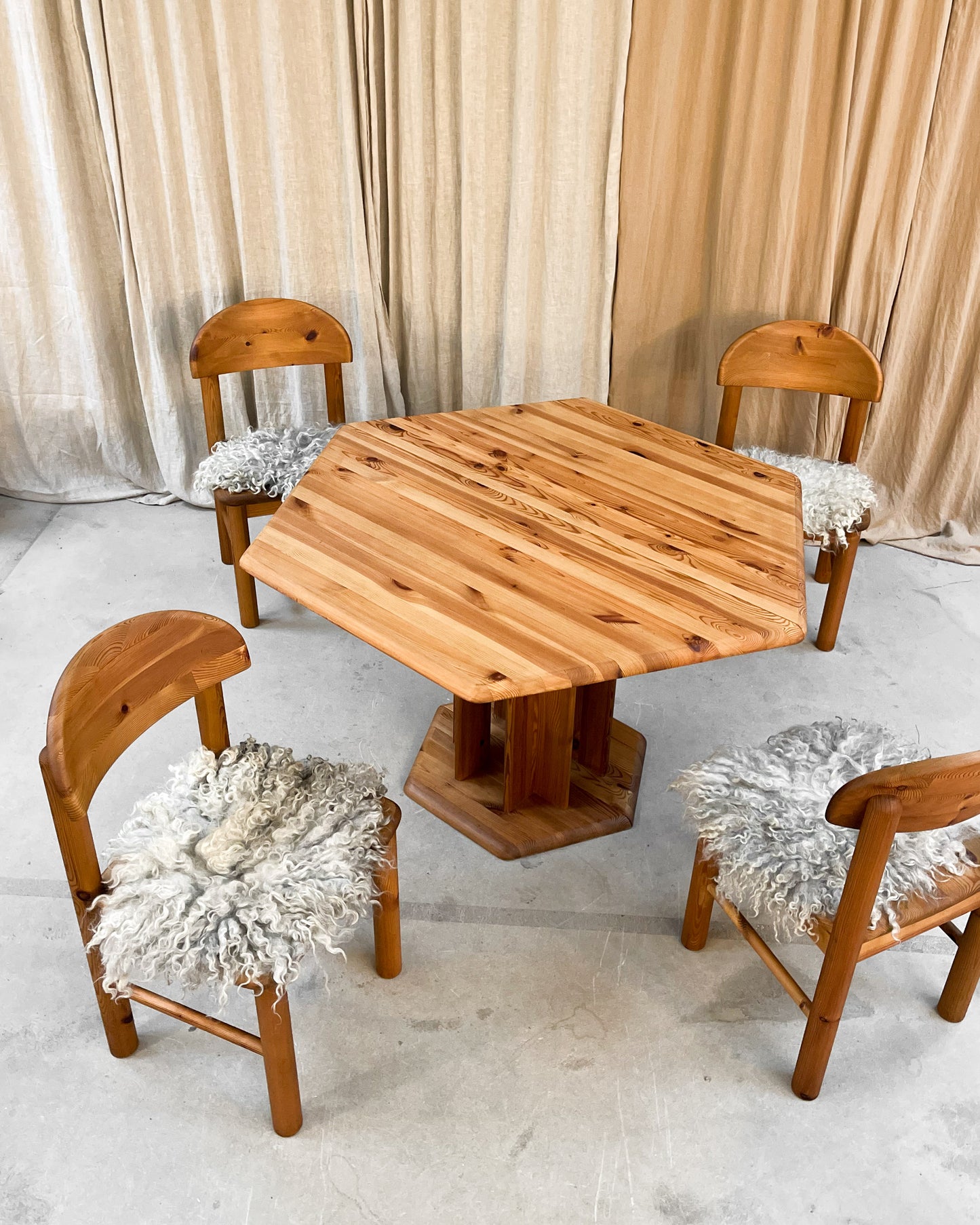 Daumiller Style Dining Set