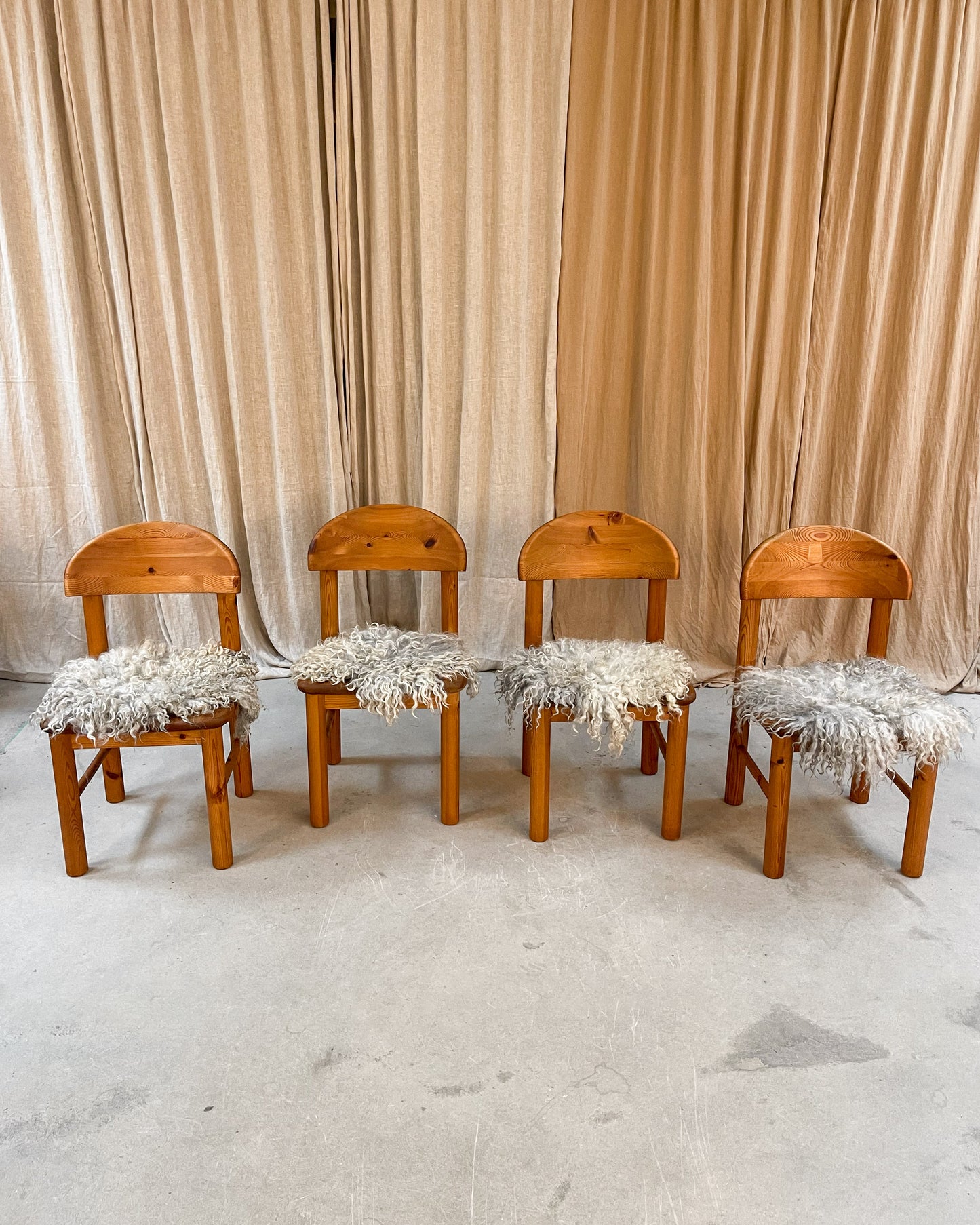 Daumiller Style Dining Set