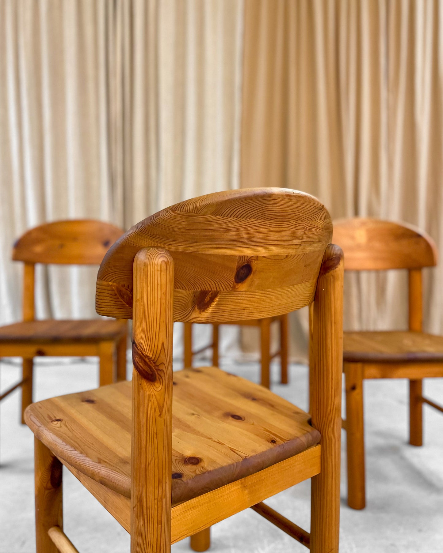 Daumiller Style Dining Set