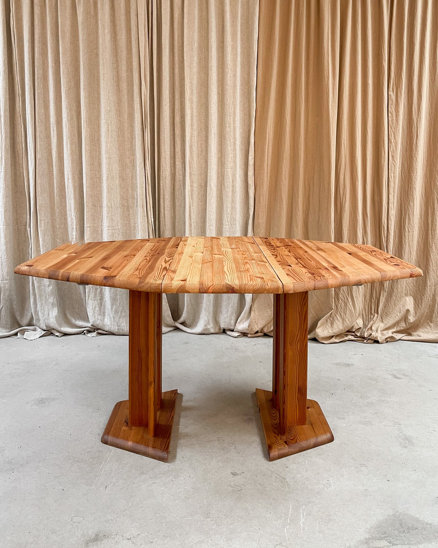 Daumiller Style Dining Set