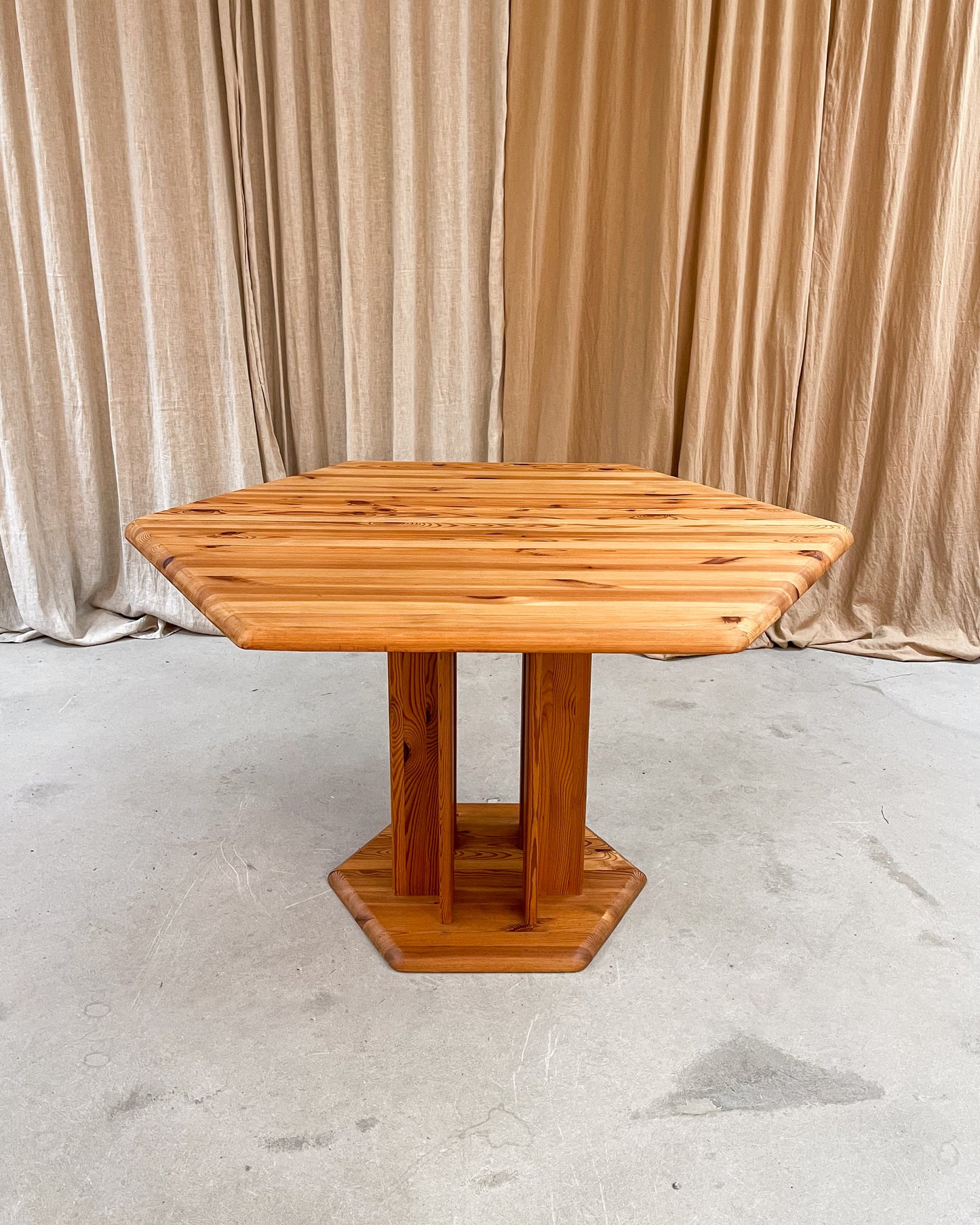 Daumiller Style Dining Set