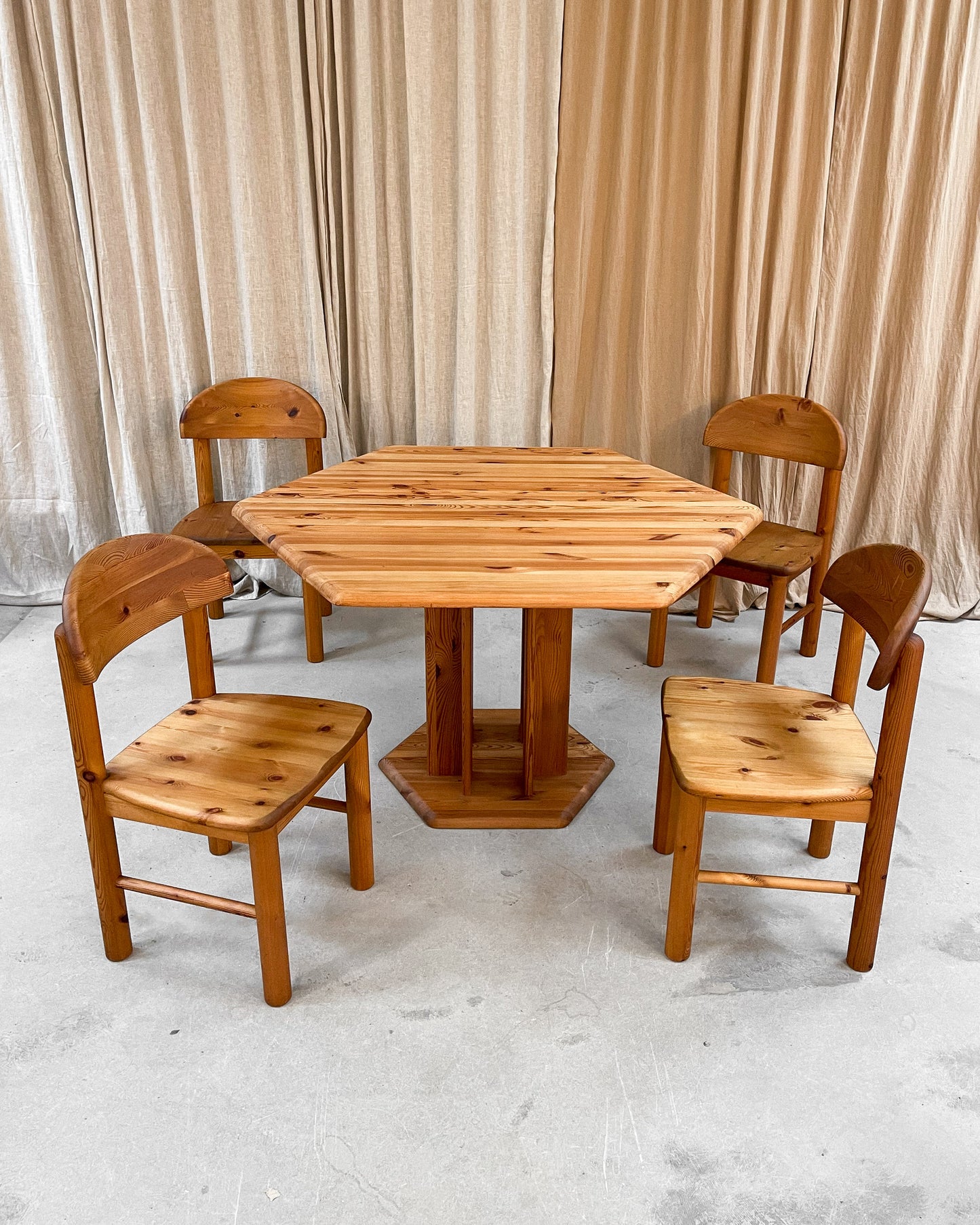 Daumiller Style Dining Set