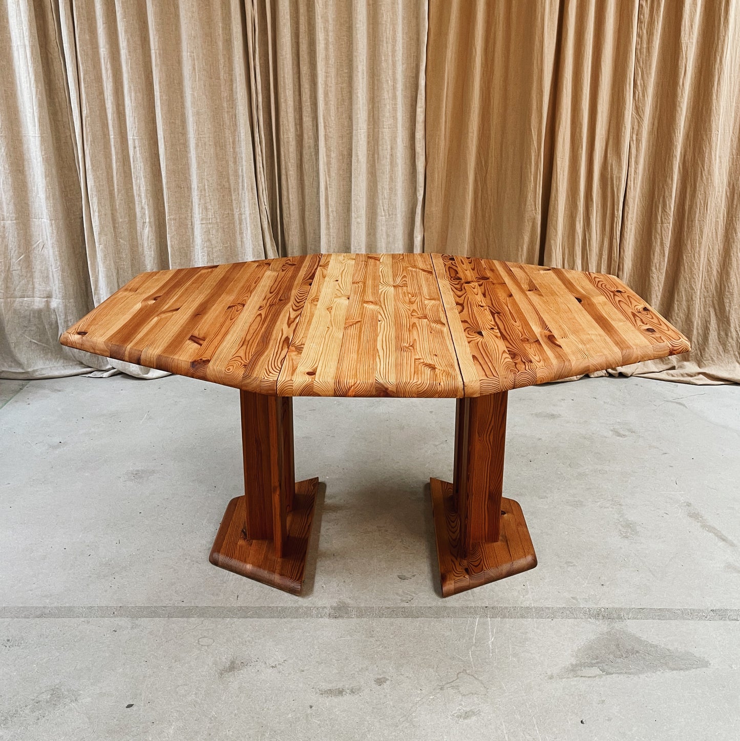 Daumiller Dining Set
