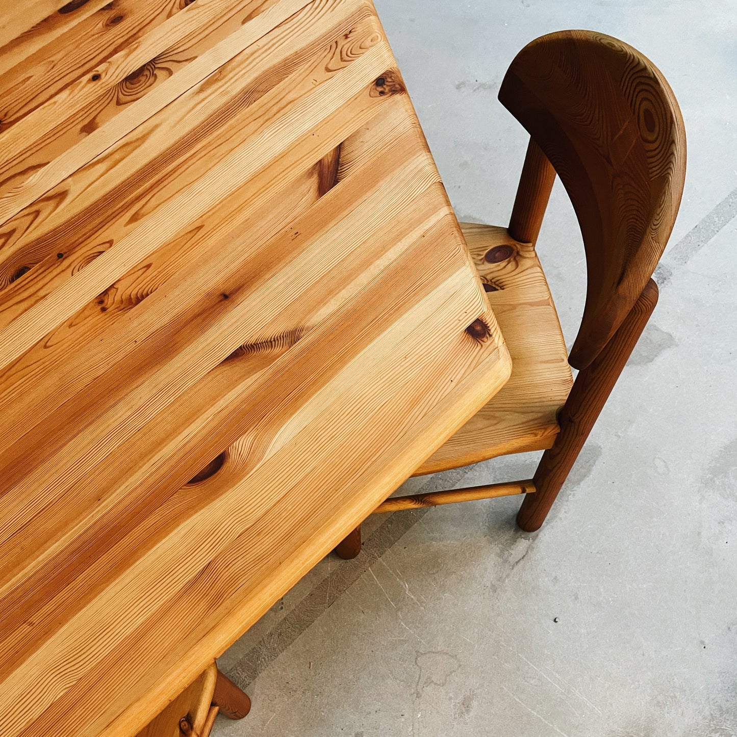 Daumiller Dining Set