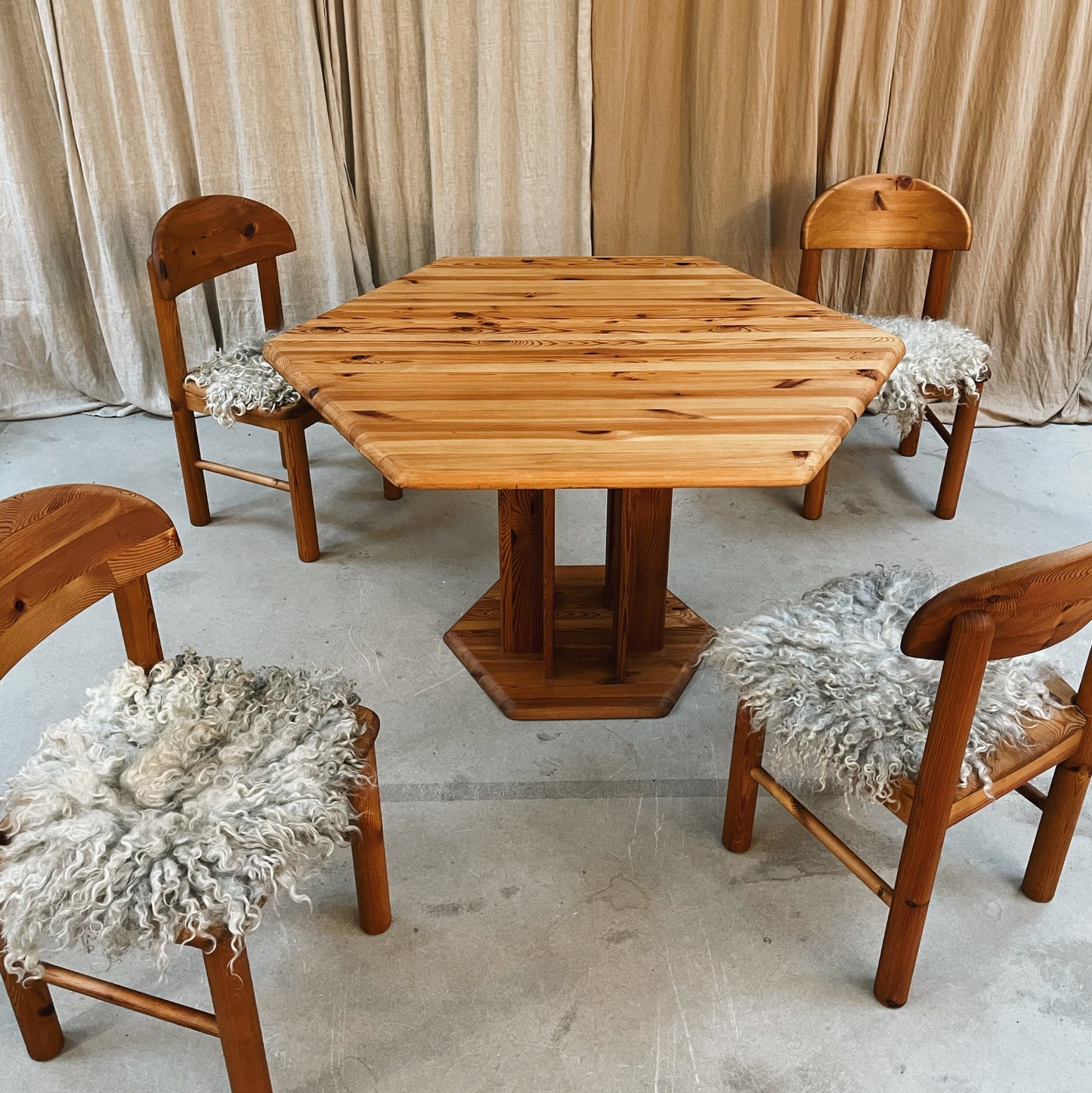 Daumiller Dining Set