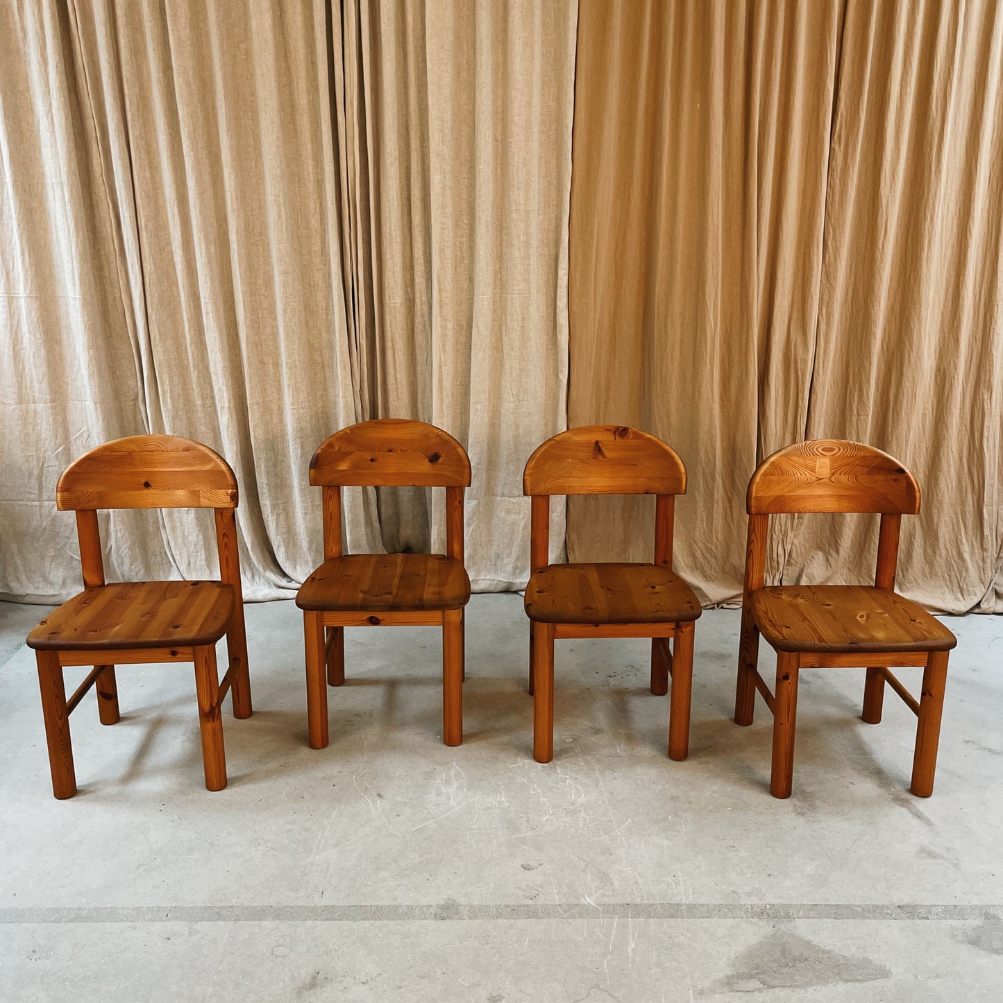 Daumiller Dining Set